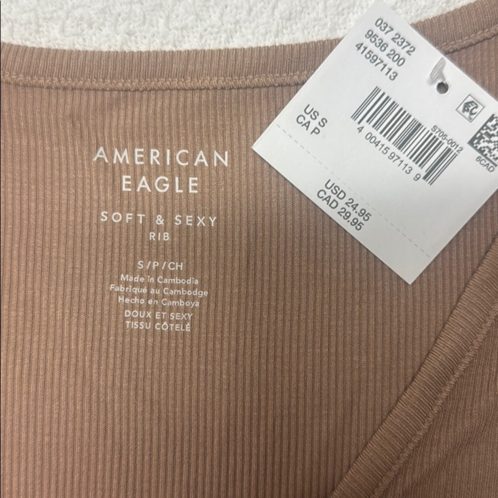 NWT Soft ribbed v-neck shirt - Picture 2 of 4